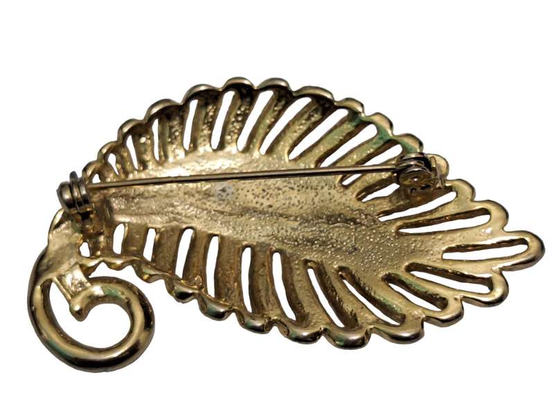 Leaf shaped brooch