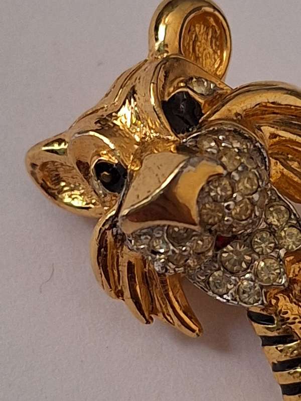 A Lovely Tiger brooch