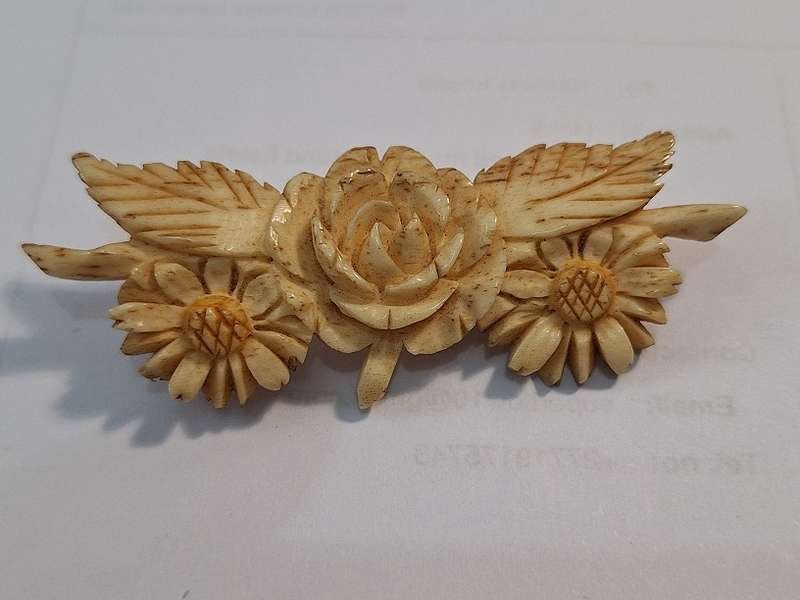 Pretty brooch plastic