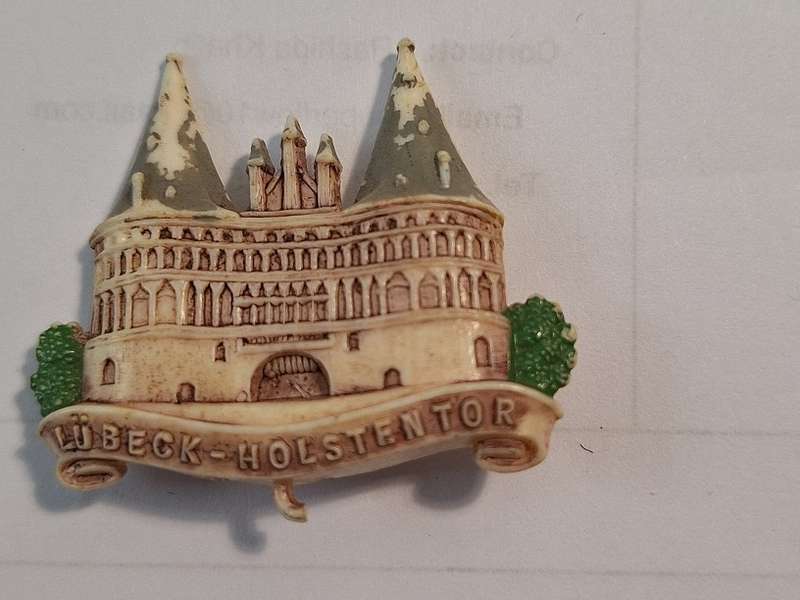 Lubeck-Holstentor brooch plastic