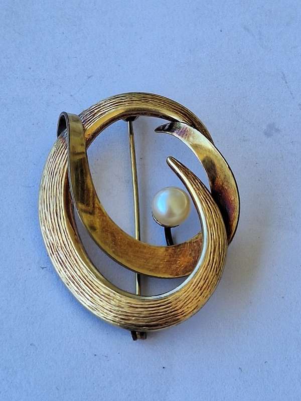 Pretty brooch