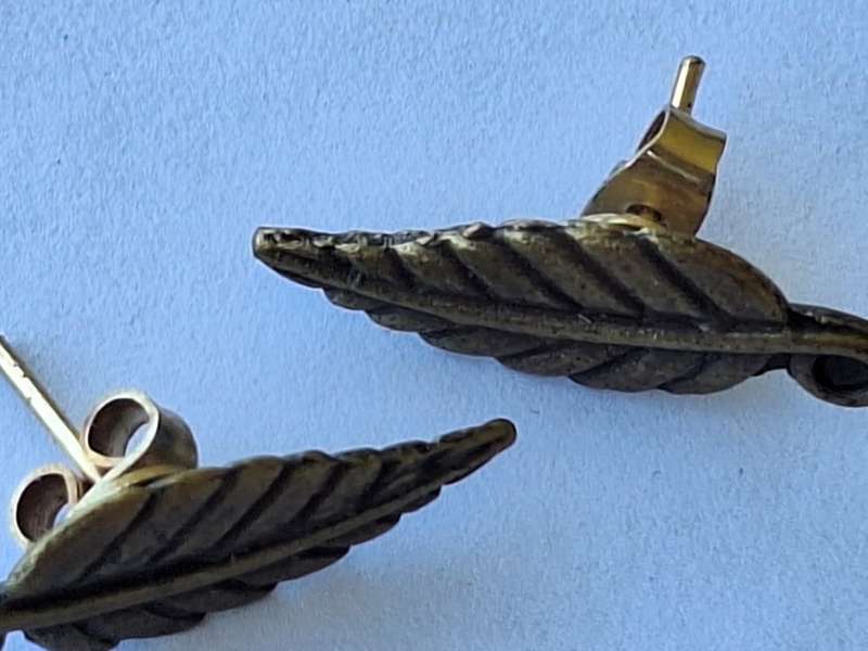 Small leaf earrings