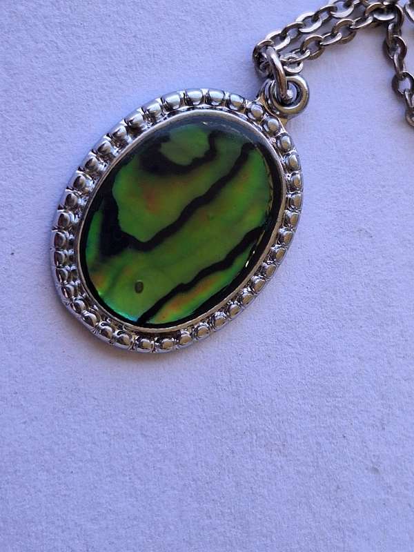 Necklace with stunning pendant