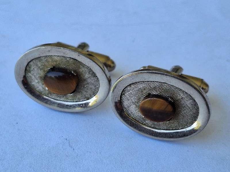 Cuff links with tigers eye center