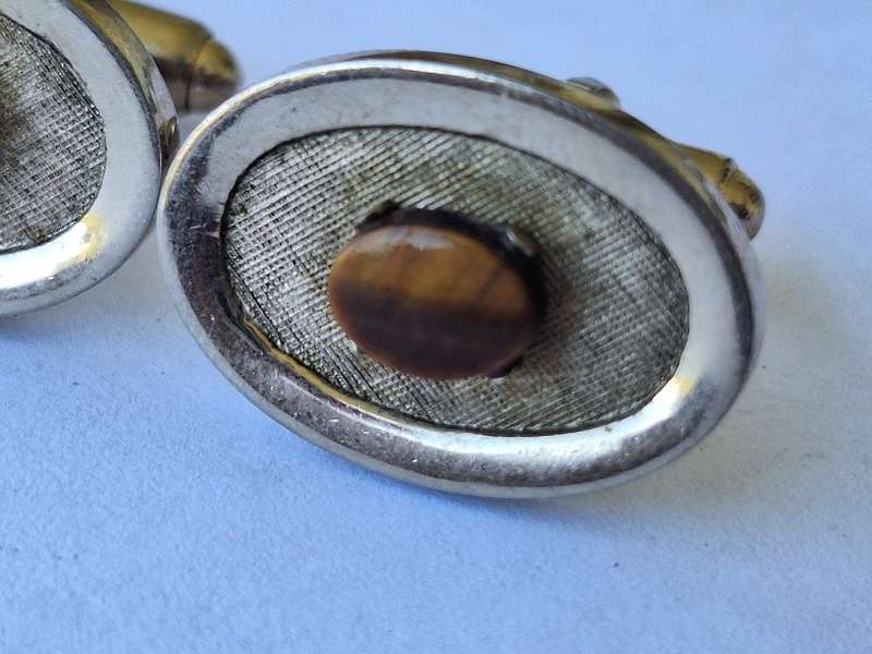 Cuff links with tigers eye center
