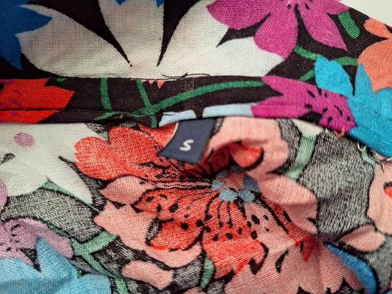 Lovely Floral shirt, no name, size small