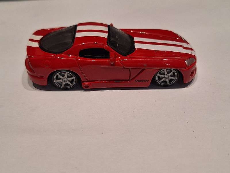 Bburago 2008 Dodge Viper STR 10