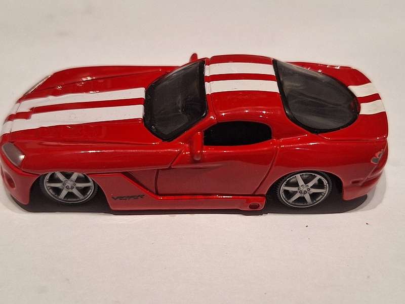 Bburago 2008 Dodge Viper STR 10