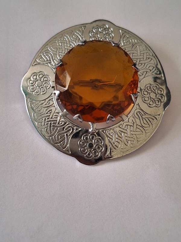 Celtic design large cognac glass silver tone scottish brooch