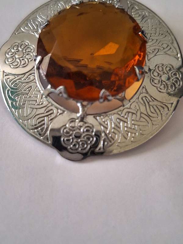Celtic design large cognac glass silver tone scottish brooch
