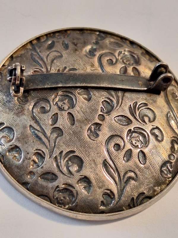 Lovely Ballerina brooch, pin missing