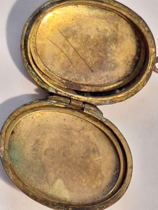 Gold Filled locket pendant 7.6gr