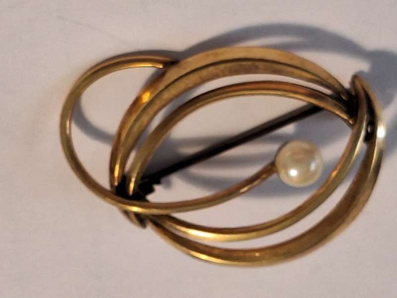 Pretty brooch