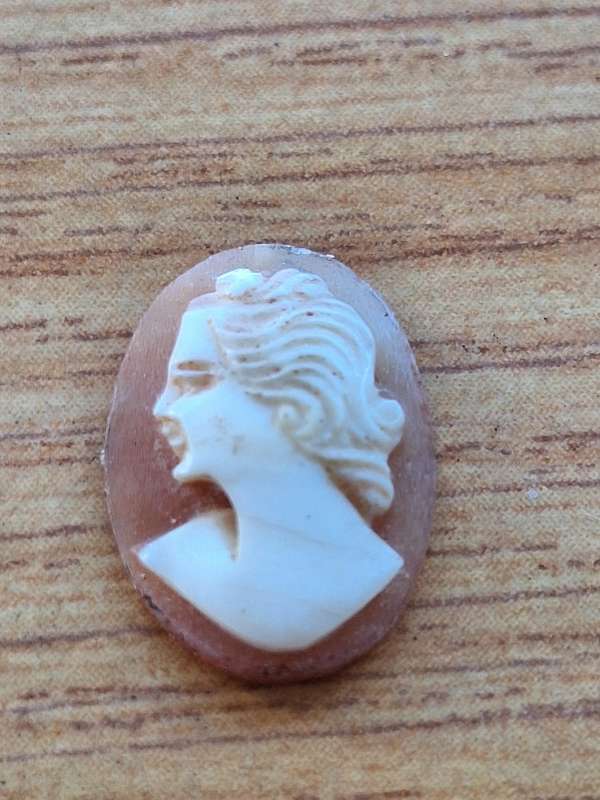 Tiny Cameo unmounted 1.5 x 1cm
