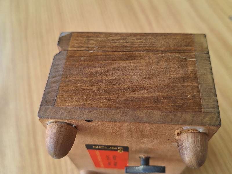 Wooden musical jewellery box