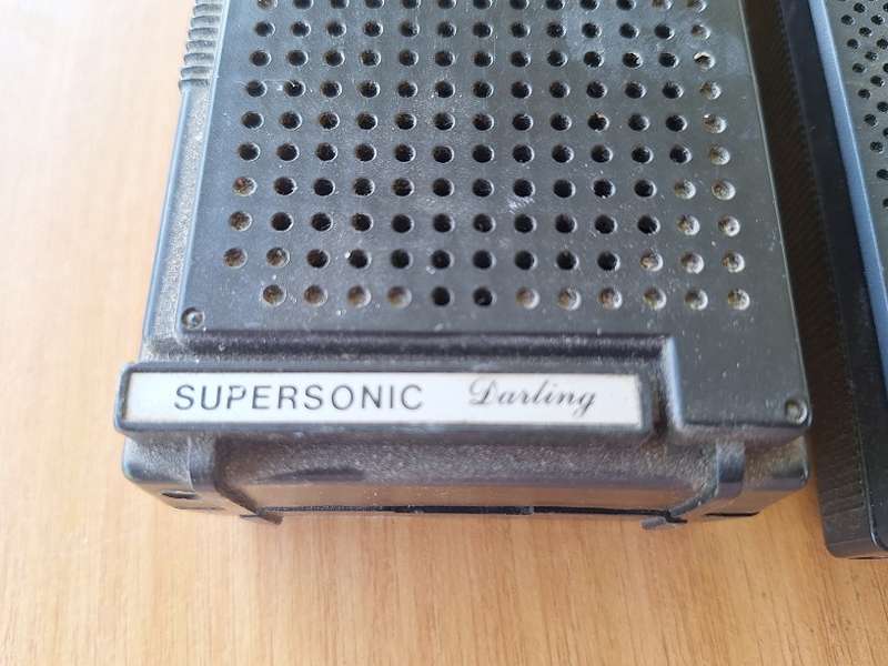 2 x Small radios untested