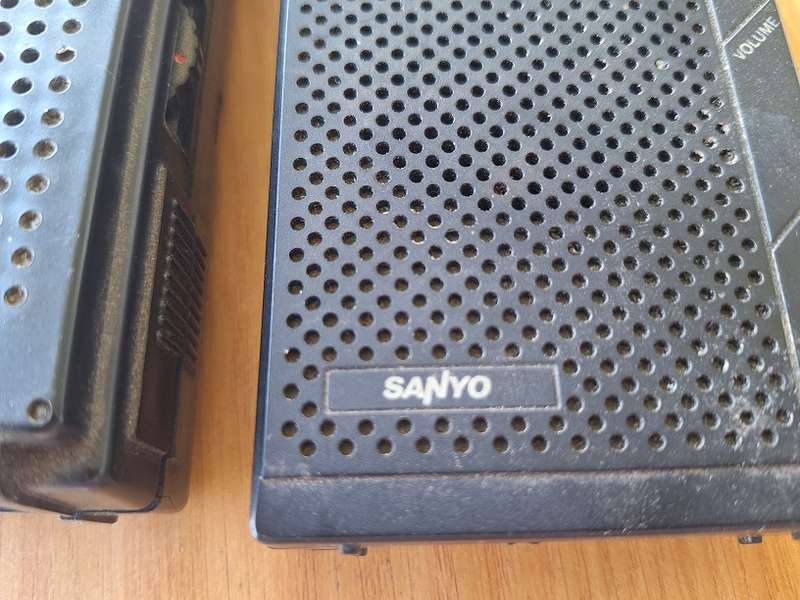 2 x Small radios untested