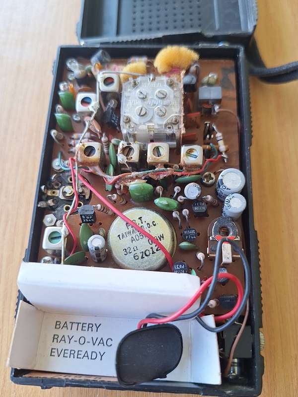 2 x Small radios untested