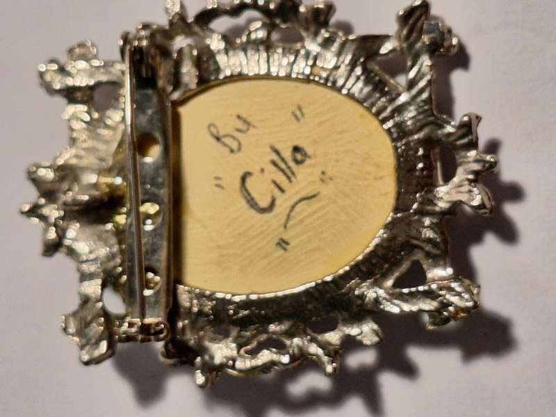 Brooch made by Cilla