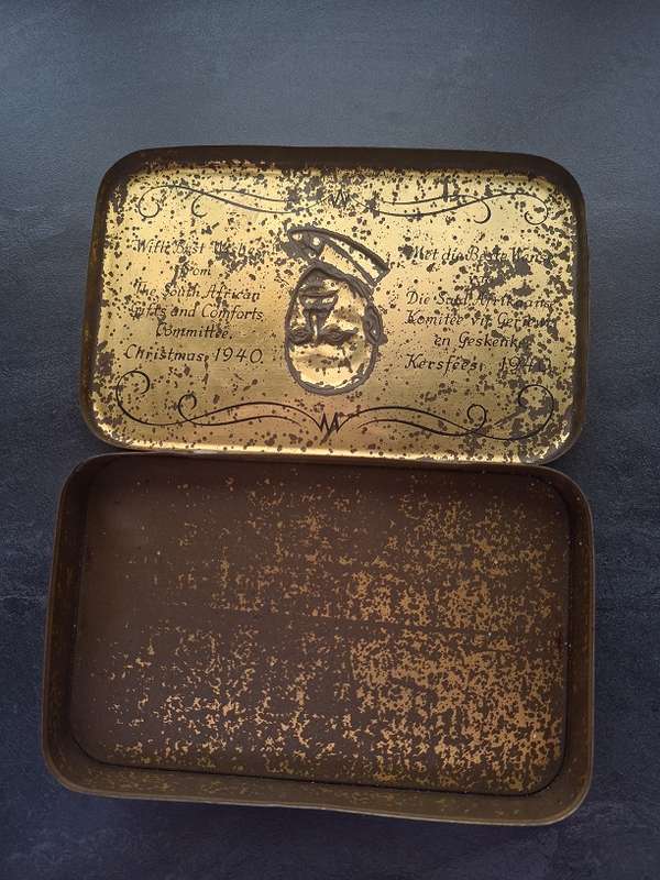 Vintage 1940 Christmas tin