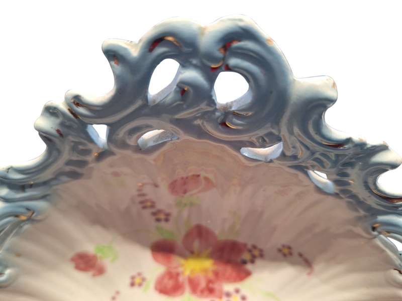 Vintage Capodenomte clam shell shaped decorative bowl