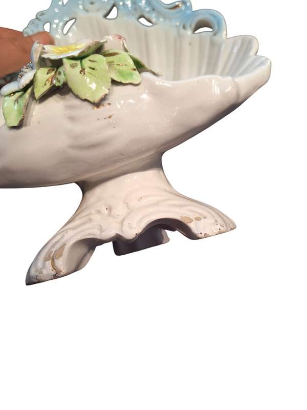 Vintage Capodenomte clam shell shaped decorative bowl