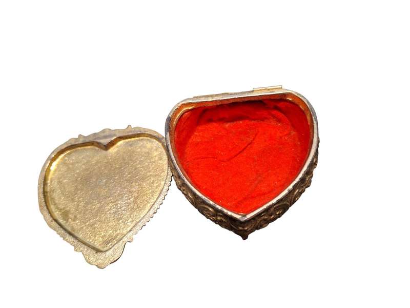 Lovely footed trinket holder from Japan