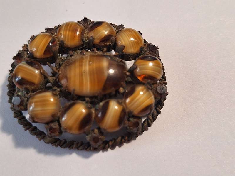 Vintage faux/glass tigers eye brooch 4.5 x 4cm
