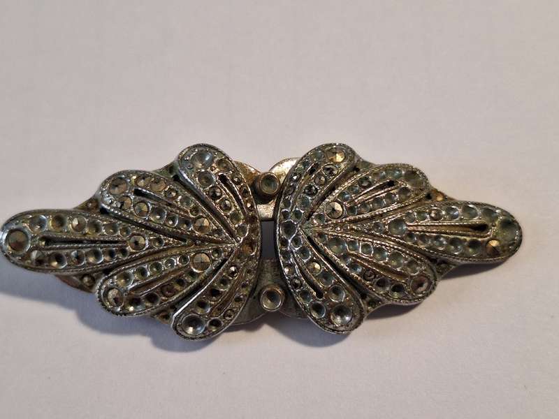 Vintage Duette dress brooch 6 x 2.5cm