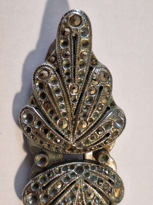 Vintage Duette dress brooch 6 x 2.5cm