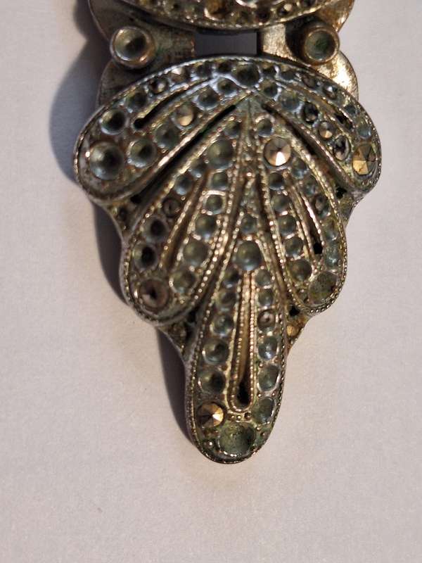 Vintage Duette dress brooch 6 x 2.5cm
