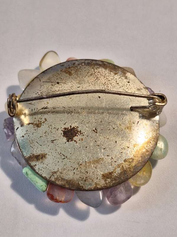 Lovely semi precious stones brooch 4.5cm diameter