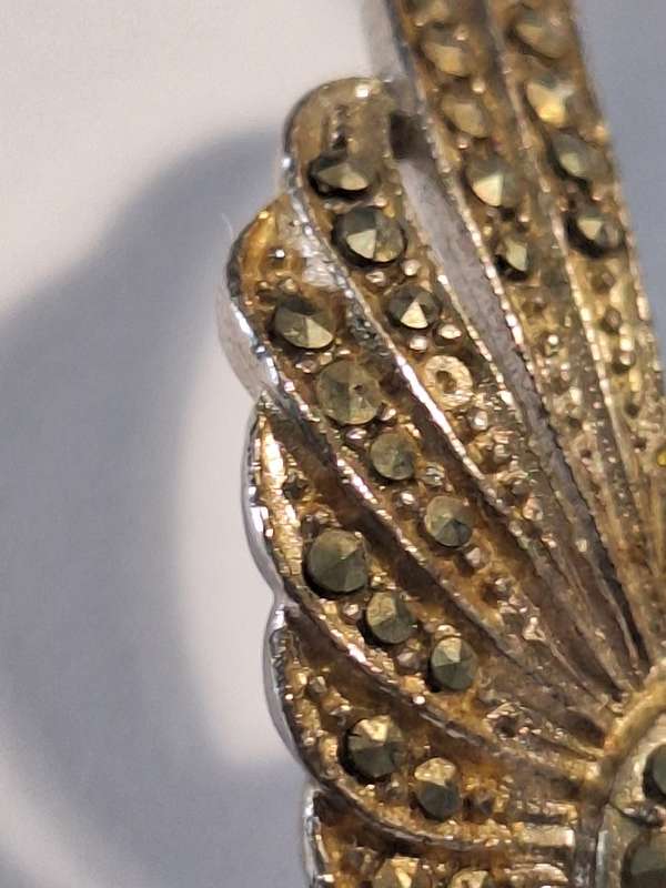 Vintage Marcasite and faux pearl brooch 4 x 3cm