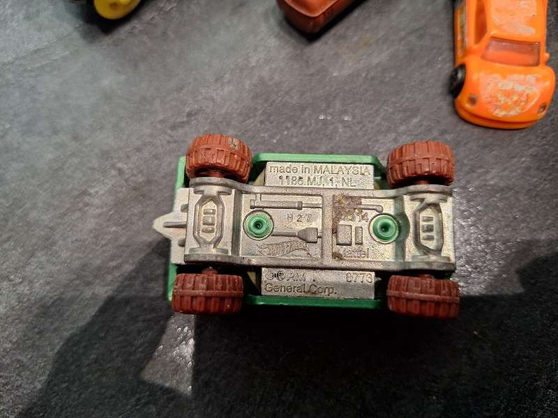 Collection of Hotwheels cars and unmatched train pieces