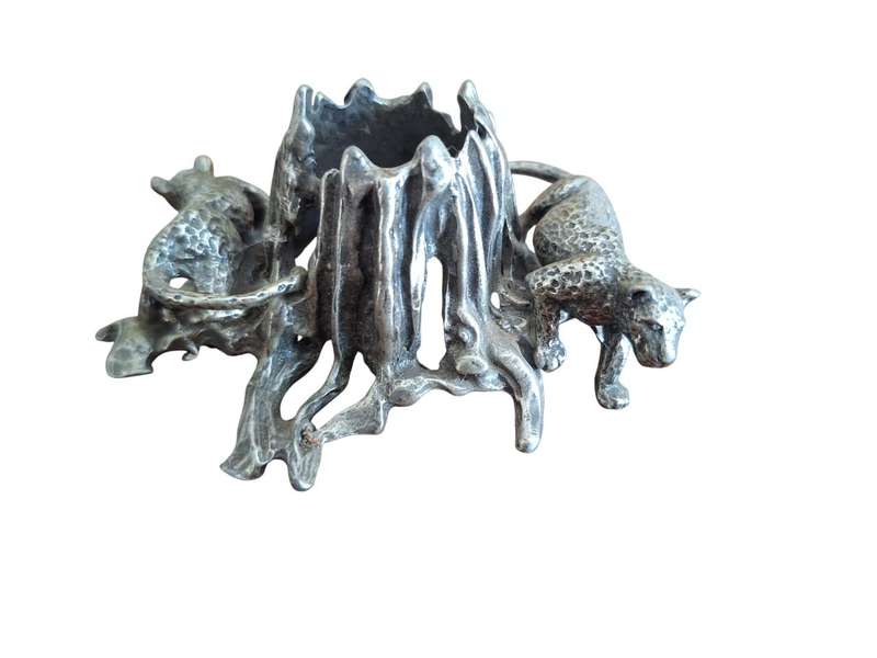 Stunning wildlife metal candle holder
