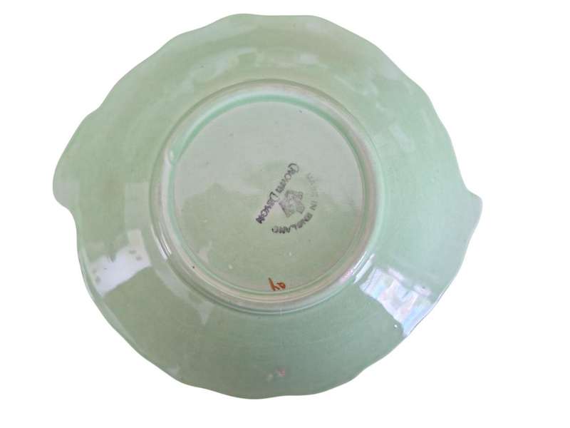 Crown Devon Cabbage leaf dish with tomatoe design