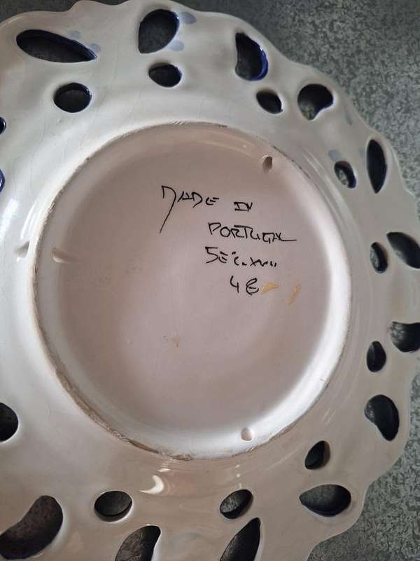 Handcrafted Portuguese ceramic plate 26cm diameter