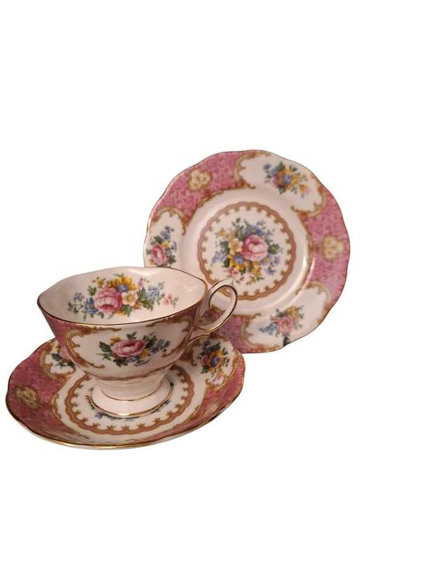 Royal Albert Lady Carlyle Trio