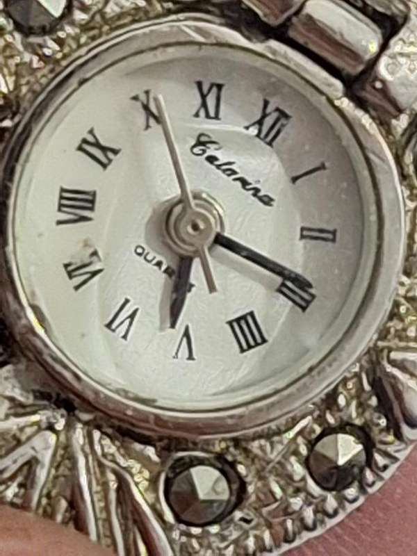 Stunning vintage peek a boo ladies watch, not working
