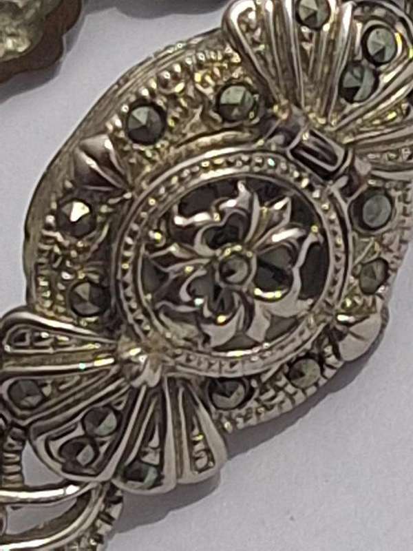Stunning vintage peek a boo ladies watch, not working