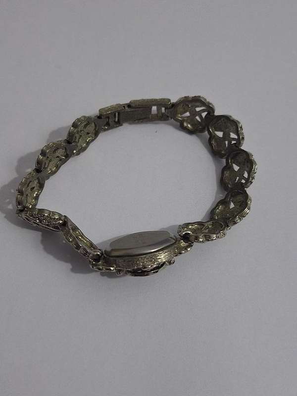 Stunning vintage peek a boo ladies watch, not working