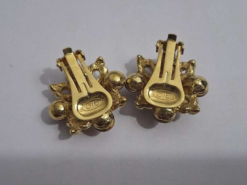 Stunning clip on earrings