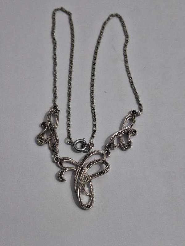 Stunning Dainty necklace