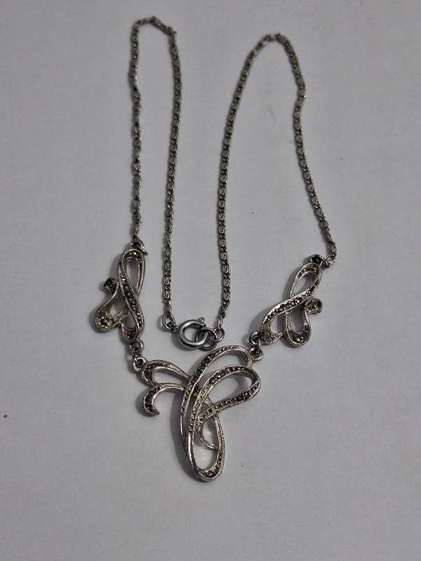 Stunning Dainty necklace
