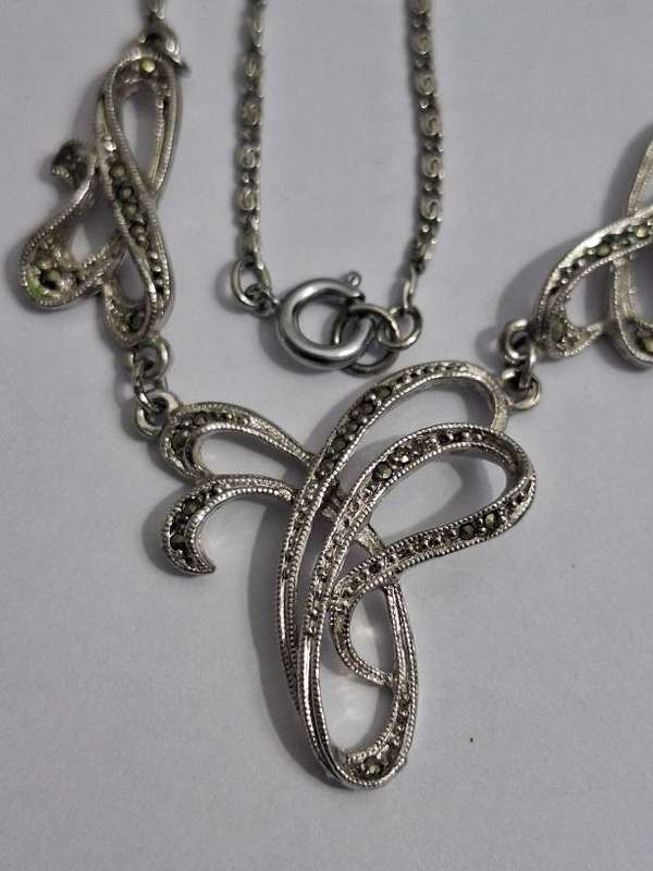 Stunning Dainty necklace