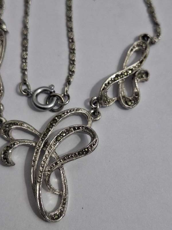 Stunning Dainty necklace
