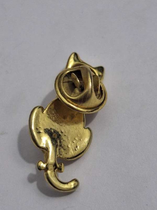 Pretty Cat lapel pin