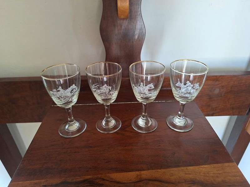 4 x Vintage 1970s Sherry/Port glasses with Equestrian Hunting scenes