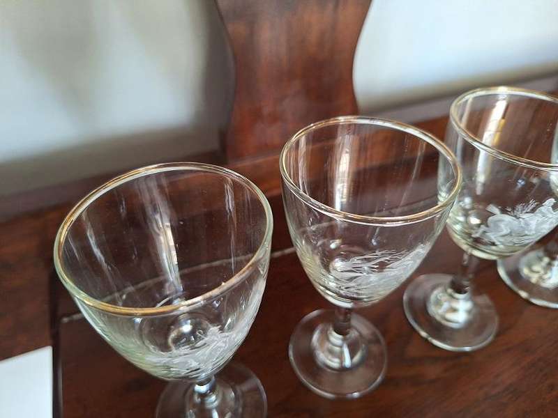 4 x Vintage 1970s Sherry/Port glasses with Equestrian Hunting scenes
