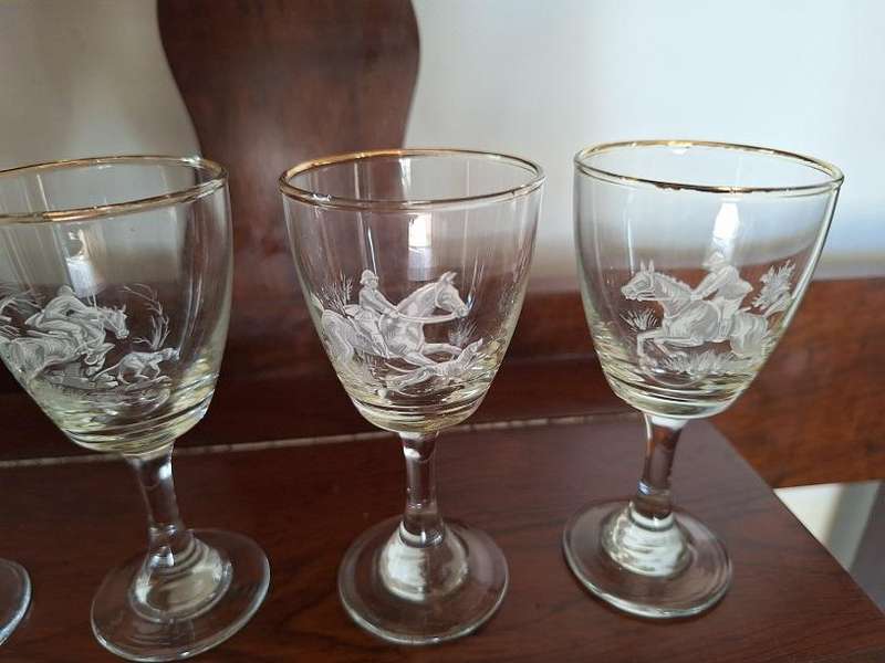 4 x Vintage 1970s Sherry/Port glasses with Equestrian Hunting scenes